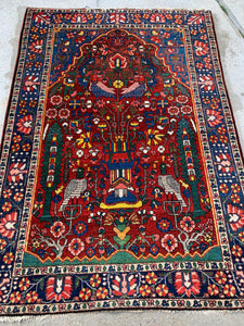Antique Persian Hand Knotted Bakhtiari Oriental Rug   4’9”x 6’7” SOLD